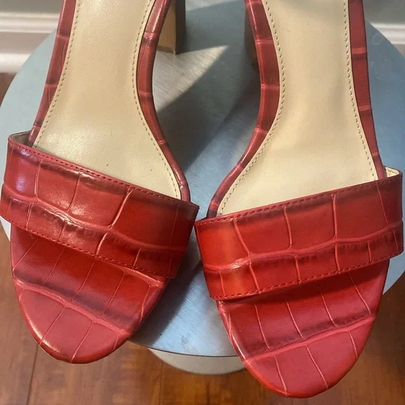 NEW VINCE CAMUTO RED ALLIGATOR LEATHER SANDAL - Picture 5 of 12